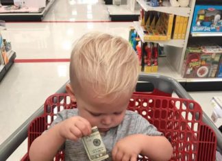 A Stranger Pays for Toddler’s Toys at Target, Turns Out He Was a Grieving Grandpa