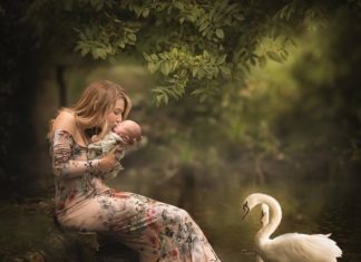 Photographer Captures Mothers and Babies In Special Way