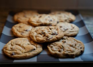 Video Shows Different Quality Levels of Chocolate Chip Cookies