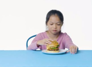 Watch Kids Try the Most Famous Foods from Cartoons