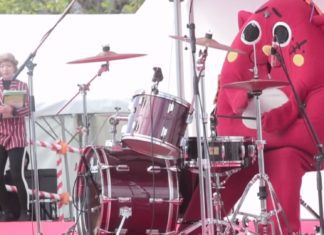 Watch Nyango Sta – the Cat-Apple Mascot Drummer from Japan