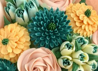 Would You Eat These Beautifully Crafted Bouquet Cakes?