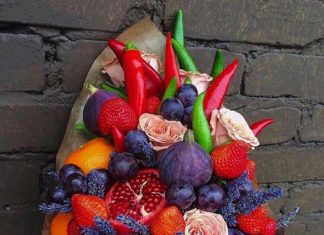 Flower Shop Makes Amazing Bouquets Using Combination of Flowers and Fruit