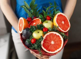 Woman Makes Beautiful Edible Bouquets You’ll Feel Sorry to Eat