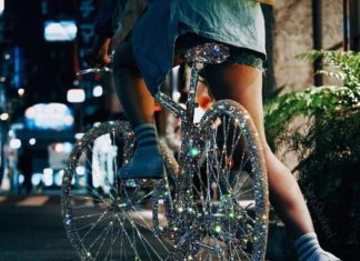 Dentist Leaves Job to Become a Glitter Artist