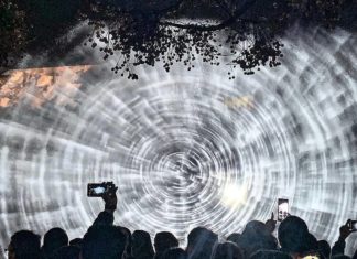 Light Installation Gives Us a Tour Around the Universe