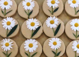 Flower Power: These Cookies Will Upgrade Your Tea Party