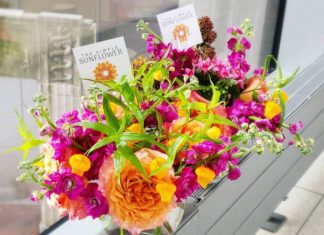 Doctor Takes Flowers from Strangers’ Weddings and Gives Them to Her Patients
