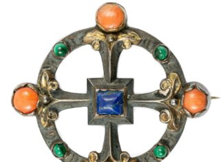 Woman Buys a Brooch for $35 in the 1980s, It Turns Out to Be Worth $19,000