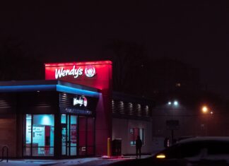 40+ People Share Their “Sir, This is a Wendy’s” Moment
