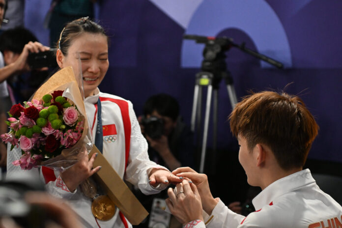 Liu Yuchen proposing to Huang Ya Qiong after the Mixed Doubles Badminton Final at the Paris Olympic Games in August 2024